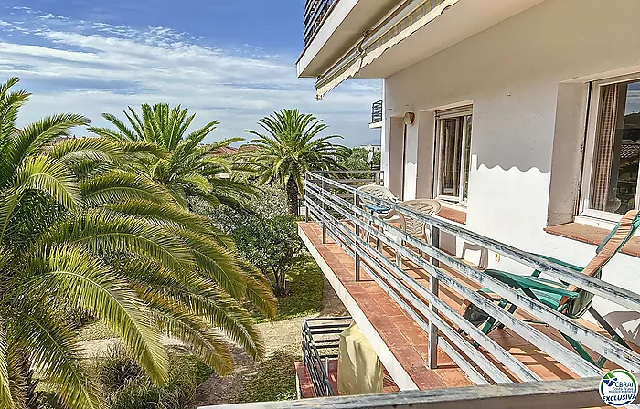 CÓMODO APARTAMENTO VISTA  A LA MONTAÑA CON TERRAZA Y ESTACIONAMIENTO