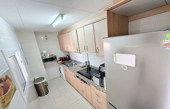 Piso muy acogedor y reformado, Centro Roses 2 habitaciones, con licencia túristica