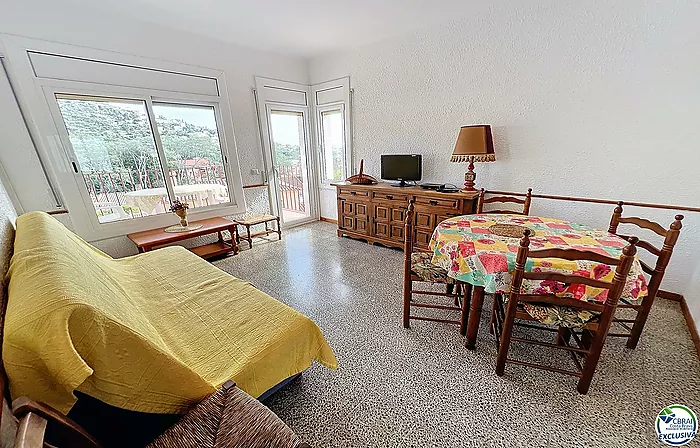 APARTAMENTO DE 2 DORMITORIOS, VISTA AL MAR, PISCINA Y PARKING