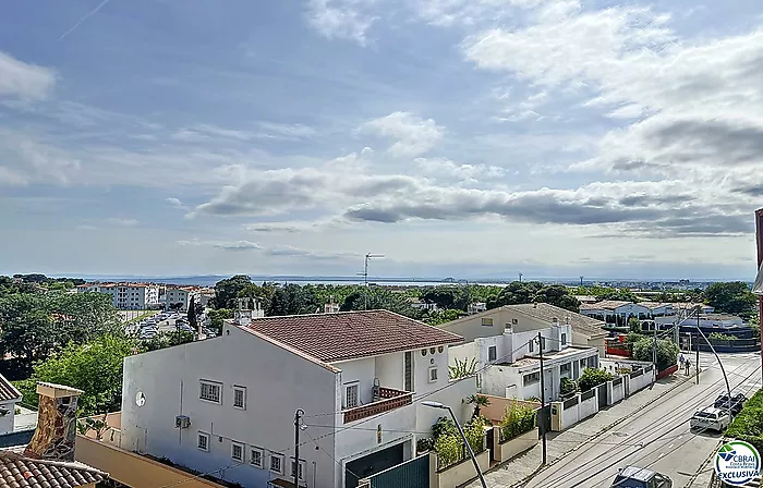 APARTAMENTO DE 2 DORMITORIOS, VISTA AL MAR, PISCINA Y PARKING