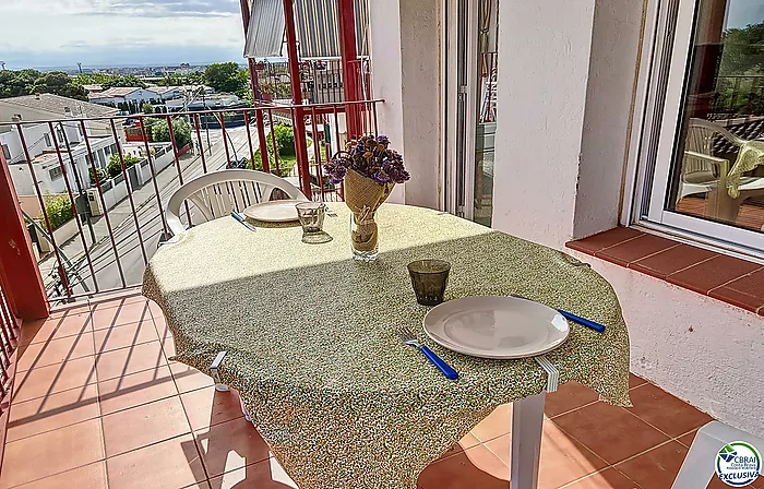 APARTAMENTO DE 2 DORMITORIOS, VISTA AL MAR, PISCINA Y PARKING