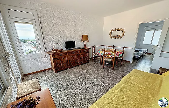 APARTAMENTO DE 2 DORMITORIOS, VISTA AL MAR, PISCINA Y PARKING