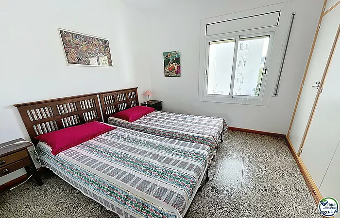 APARTAMENTO DE 2 DORMITORIOS, VISTA AL MAR, PISCINA Y PARKING