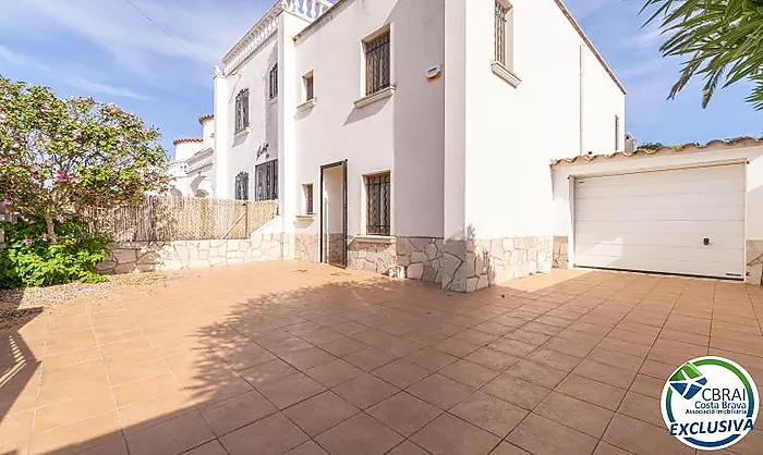 MONTGRÍ Maison de 4 chambres avec jardin à quelques mètres de la plage