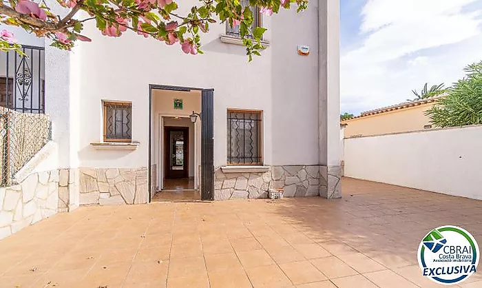 MONTGRÍ Maison de 4 chambres avec jardin à quelques mètres de la plage