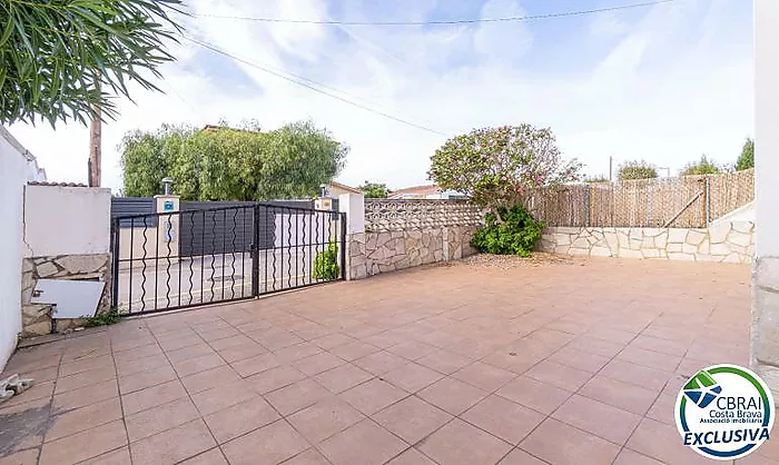 MONTGRÍ Maison de 4 chambres avec jardin à quelques mètres de la plage