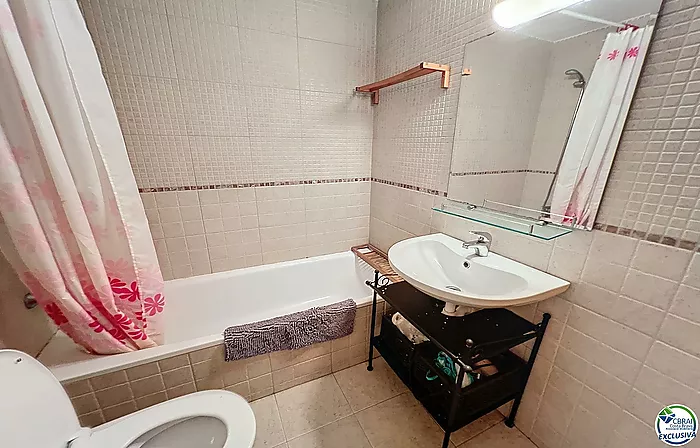 APARTAMENTO DE 2 DORMITORIOS CON LICENCIA TURÍSTICA EN RESIDENCIA PERMANENTE