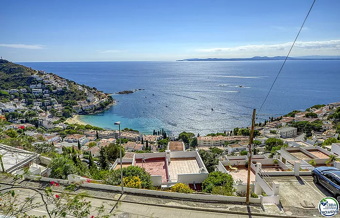 Impressionnante MaisonRénovée avec Vue Mer à Canyelles Petites