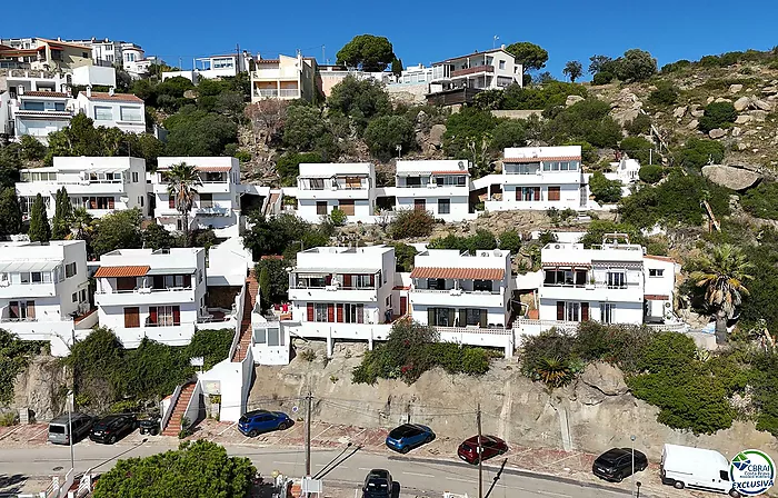 Impresionante Casa Reformada con Vistas al Mar en Canyelles Petites