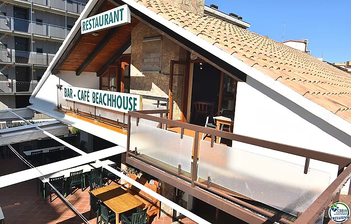 Bar-restaurante en pleno funcionamiento o parcela de 625 metros cuadrados con posibilidad de construir edificio de 5 plantas mas planta subterranea, a