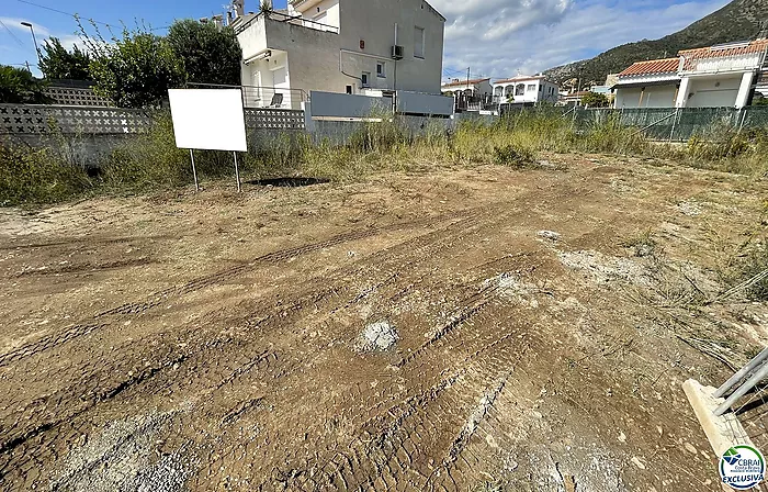 ¡Construye tu nueva casa a sólo unos minutos de la playa! ¡Buena oportunidad!