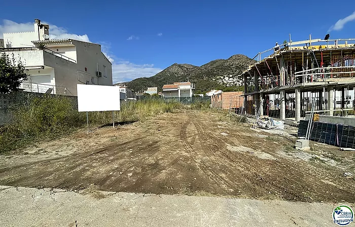 ¡Construye tu nueva casa a sólo unos minutos de la playa! ¡Buena oportunidad!