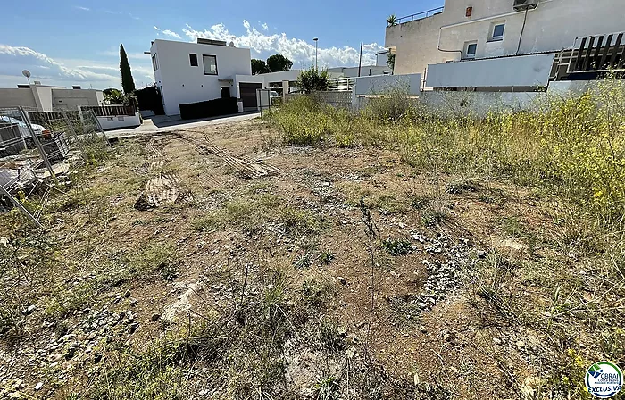 ¡Construye tu nueva casa a sólo unos minutos de la playa! ¡Buena oportunidad!