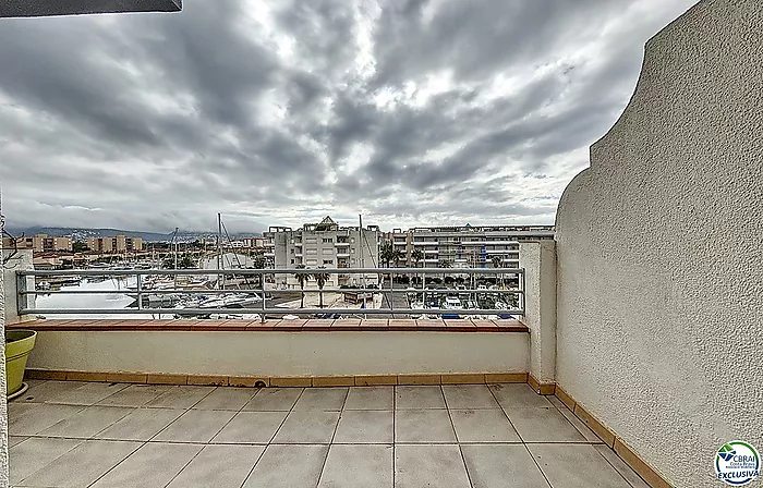 Appartement dernier étage d’une chambre avec vue sur le canal