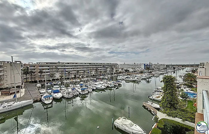 Appartement dernier étage d’une chambre avec vue sur le canal