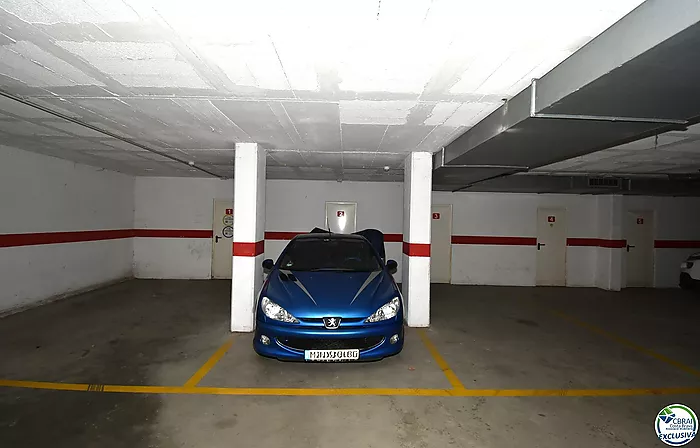 Parking souterrain avec débarras