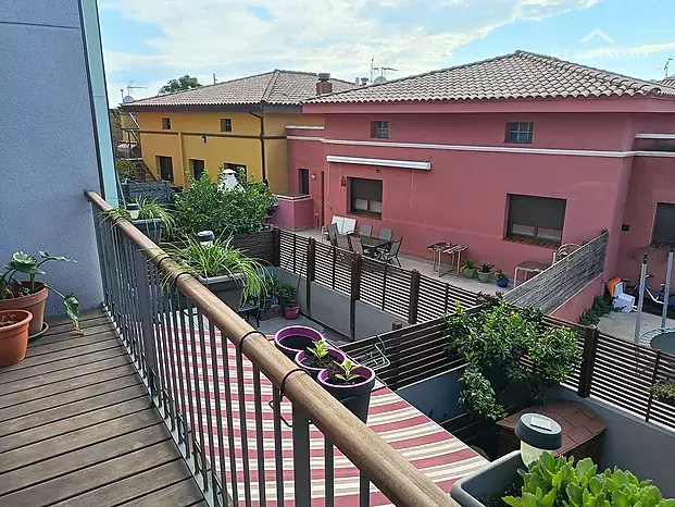 Bonita Casa Adosada en el centro de Palau Saverdera