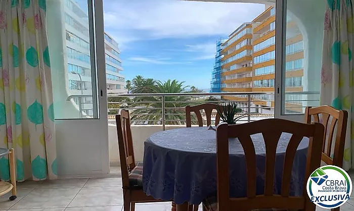 Apartamento con vista mar en Roses,  Santa Margarita  a 100 m de la playa