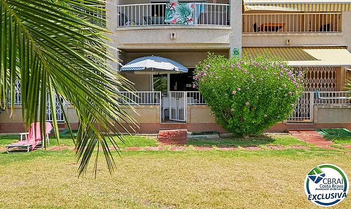 SANT MAURICI Apartamento en  planta baja con piscina y jardines comunitarios con licencia turística