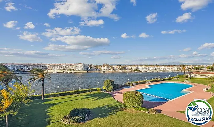 SANT MAURICI Apartamento en  planta baja con piscina y jardines comunitarios con licencia turística