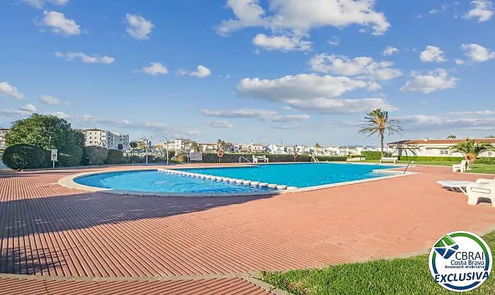 SANT MAURICI Apartamento en  planta baja con piscina y jardines comunitarios con licencia turística