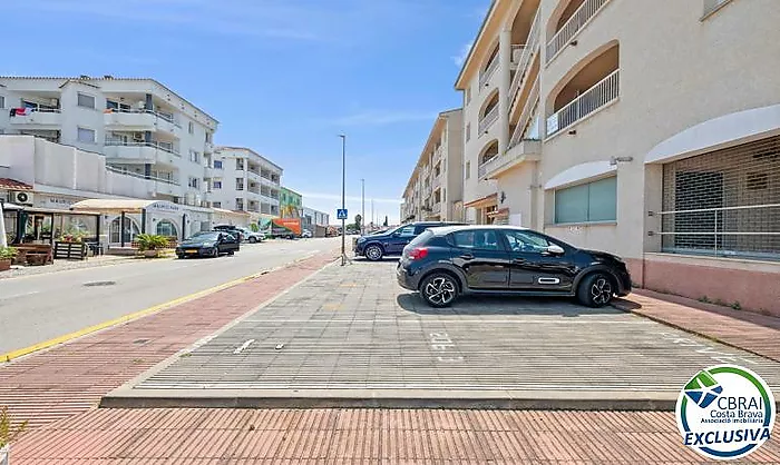 SANT MAURICI Apartamento en  planta baja con piscina y jardines comunitarios con licencia turística