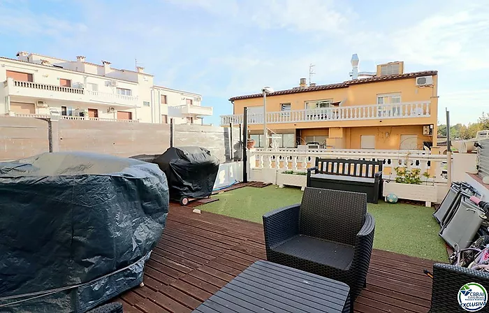 Amplio apartamento de 2 dormitorios con gran terraza de 31m2