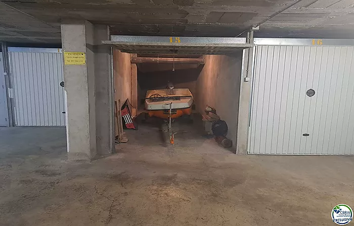 Garage fermé près du bureau de poste de Llançà