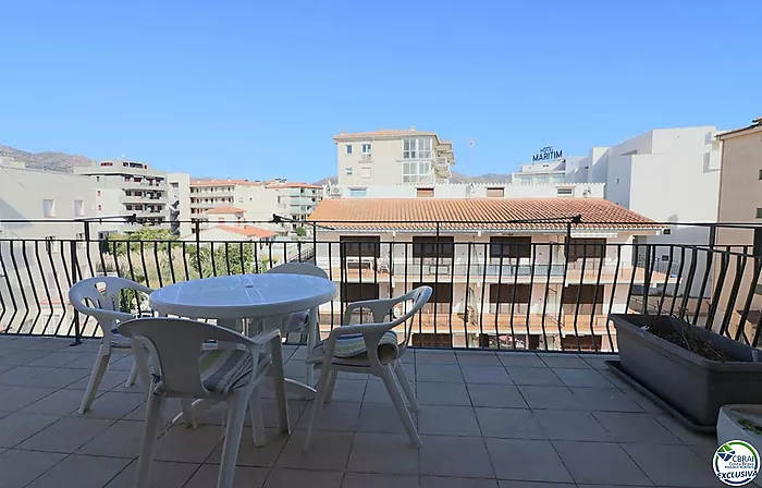 Amplio ático con gran terraza de 31 m2 a 50 m de la playa en el Salatà