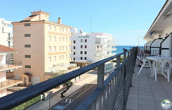 Penthouse avec grande terrasse de 31 m² à 50 m de la plage à Salatà