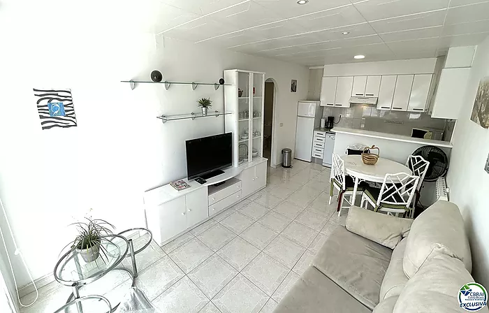 ¡Apartamento con vistas al mar, aparcamiento y licencia turística!