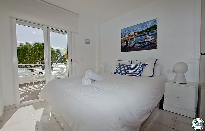 ¡Apartamento con vistas al mar, aparcamiento y licencia turística!