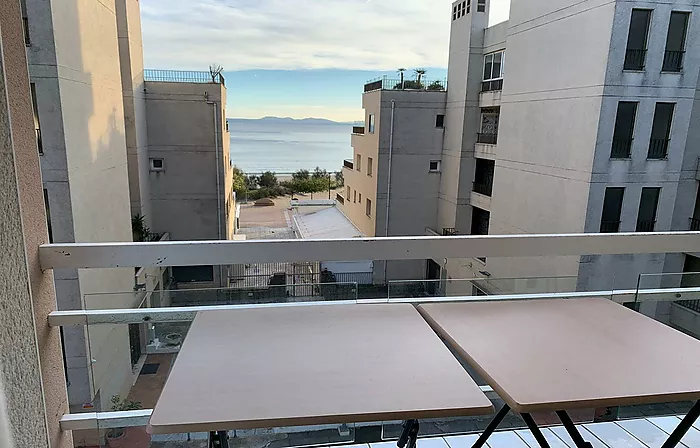 MUY BONITO APARTAMENTO EN ROSAS VISTA MAR CON LICENCIA TURISTICA