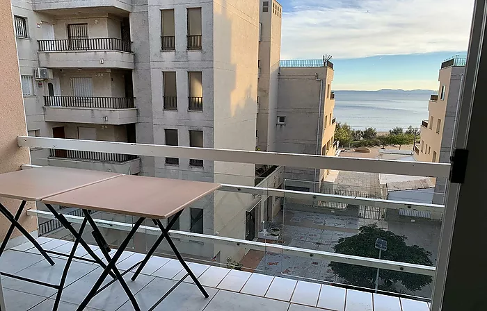 MUY BONITO APARTAMENTO EN ROSAS VISTA MAR CON LICENCIA TURISTICA