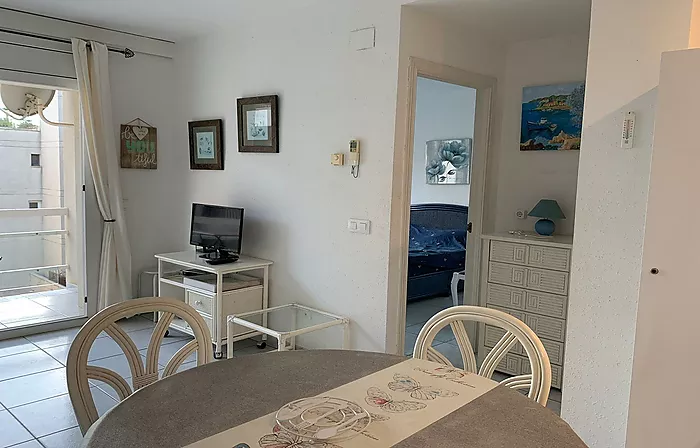 MUY BONITO APARTAMENTO EN ROSAS VISTA MAR CON LICENCIA TURISTICA