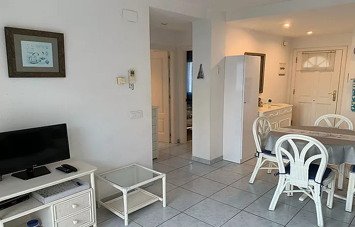 MUY BONITO APARTAMENTO EN ROSAS VISTA MAR CON LICENCIA TURISTICA