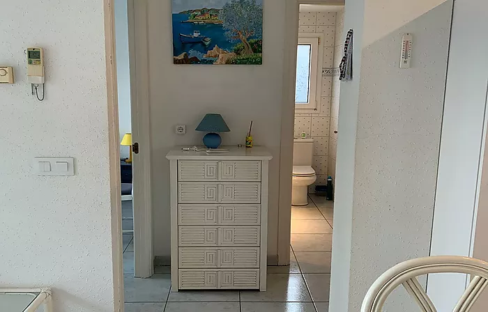 MUY BONITO APARTAMENTO EN 2ª LÍNEA DE MAR EN ROSAS VISTA MAR