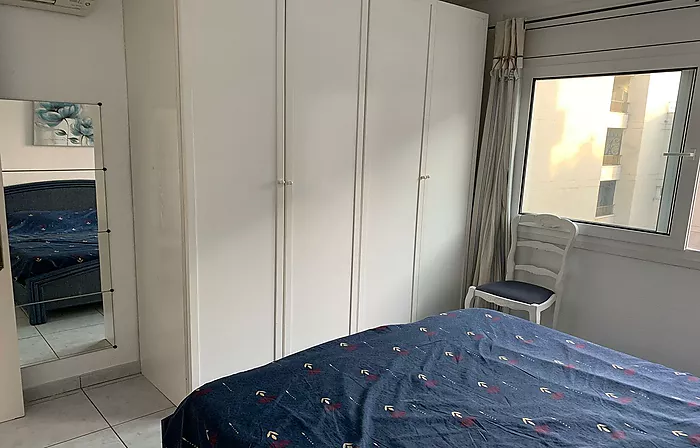 MUY BONITO APARTAMENTO EN 2ª LÍNEA DE MAR EN ROSAS VISTA MAR