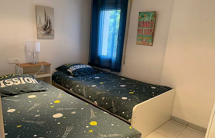 MUY BONITO APARTAMENTO EN ROSAS VISTA MAR CON LICENCIA TURISTICA