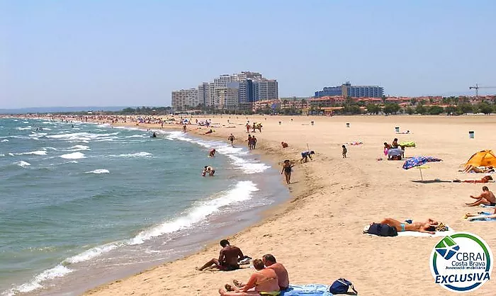 ÀNCORA Ático con dos dormitorios y gran terraza con vistas al mar y con licencia turística