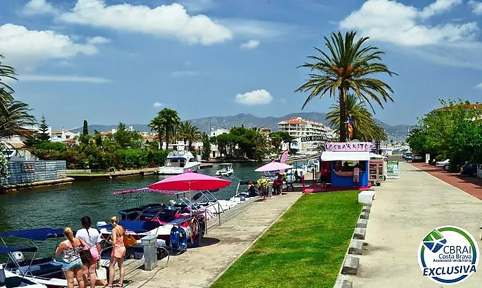 ÀNCORA Ático con dos dormitorios y gran terraza con vistas al mar y con licencia turística