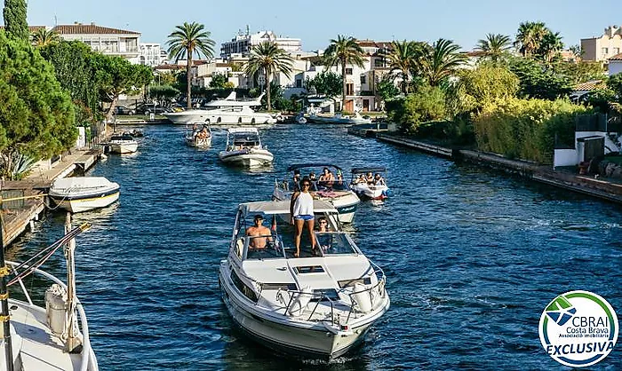 ÀNCORA Ático con dos dormitorios y gran terraza con vistas al mar y con licencia turística