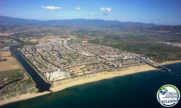 ÀNCORA Ático con dos dormitorios y gran terraza con vistas al mar y con licencia turística