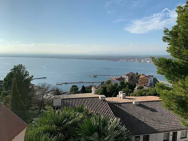 Très bel appartement dans une copropriété de charme, vue mer, jardin privé et  piscine communautaire