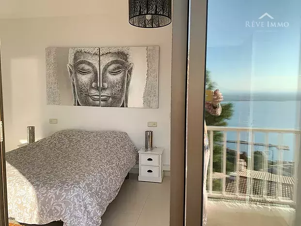 Très bel appartement dans une copropriété de charme, vue mer, jardin privé et  piscine communautaire