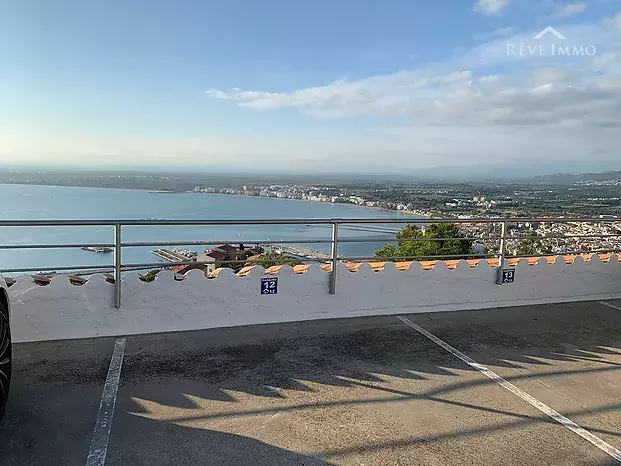 Très bel appartement dans une copropriété de charme, vue mer, jardin privé et  piscine communautaire