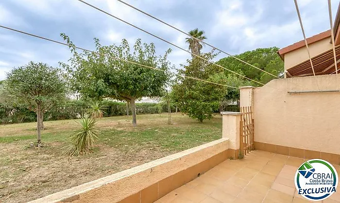 Maison de ville avec 4 chambres, 2 salles de bains et piscine communautaire