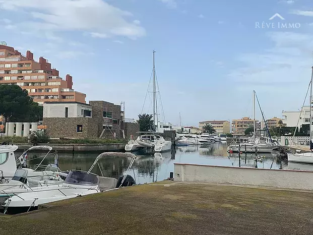 BONITO PISO VISTA CANAL EN SANTA MARGARITA ROSES CON HUTG