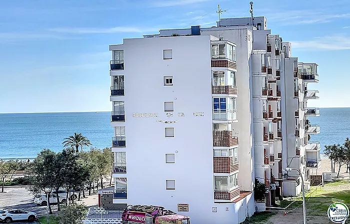 Studio rénové à 50 m de la plage à Roses, Costa Brava – Vue mer et prestations haut de gamme