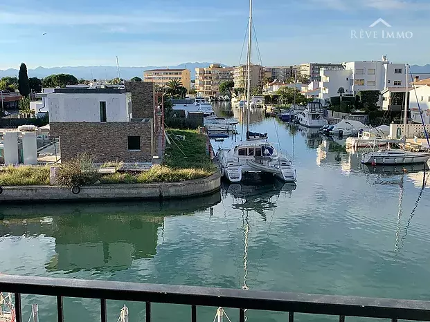 BONITO PISO VISTA CANAL EN SANTA MARGARITA ROSES CON HUTG